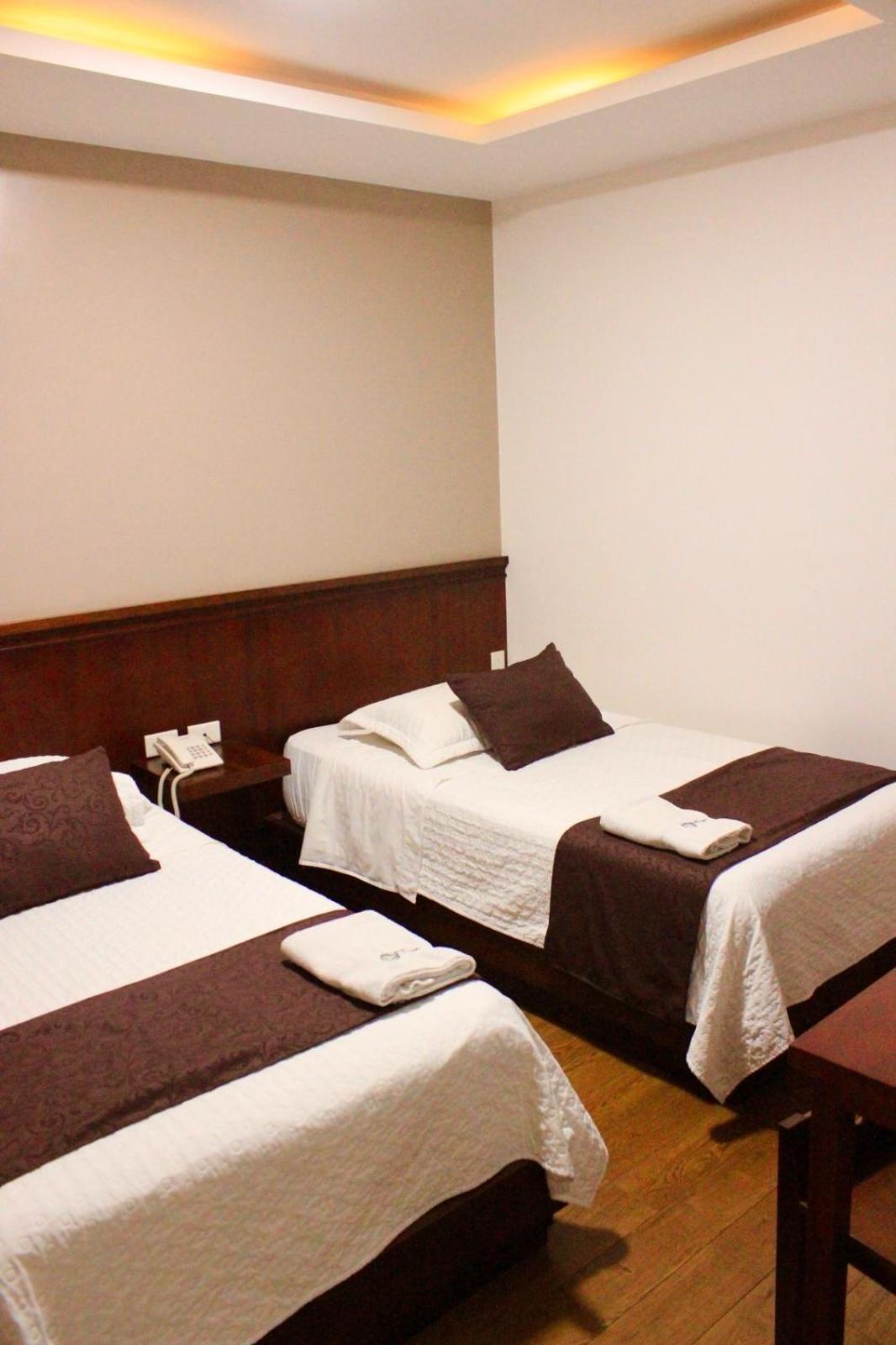 Hostal Camil Loja Bagian luar foto